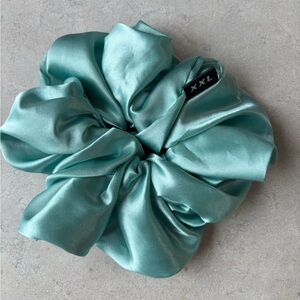XXL and Co scrunchie